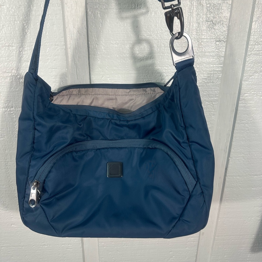Lewis N. Clark Blue and Beige Inside Secura Anti-Theft Messenger Bag EUC - Picture 4 of 10